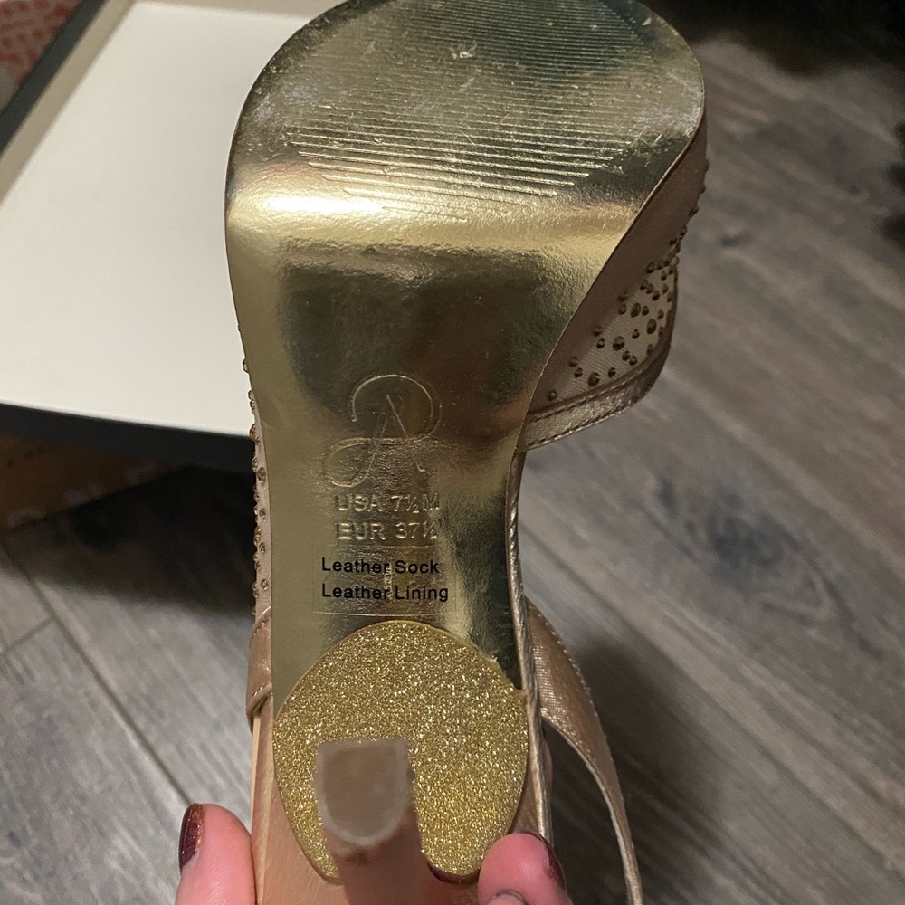 Adrianna Papell heel